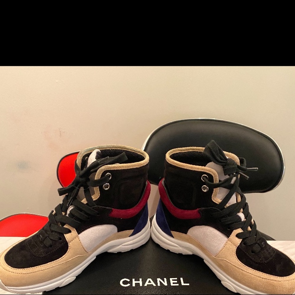 CHANEL CC HIGH TOP SNEAKER